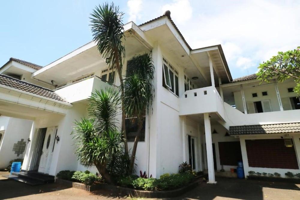 Villa Sri Manganti Джакарта Екстериор снимка